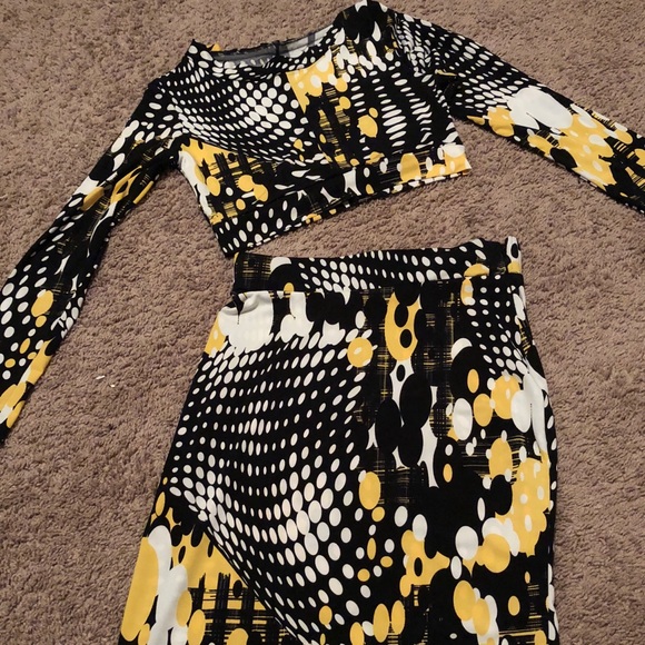 Two piece - Picture 3 of 3